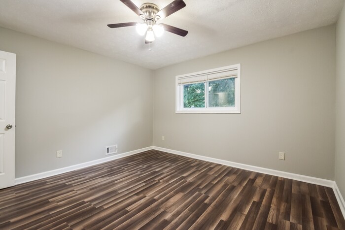 Building Photo - 191 Lucan Way