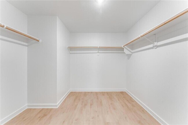 Building Photo - 114 S Maroon Ave