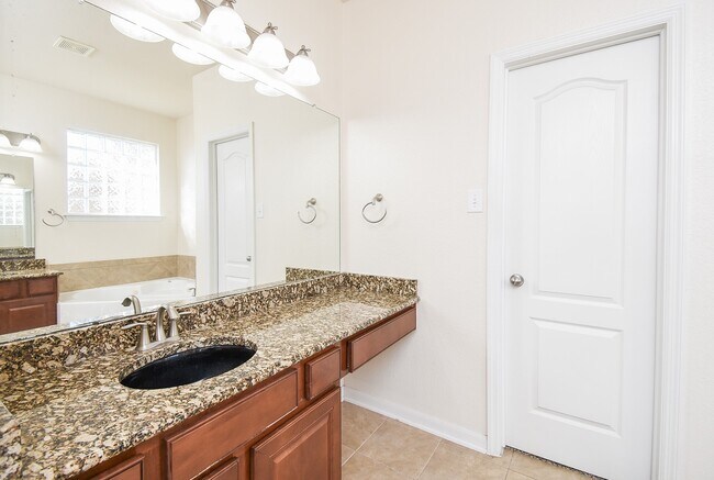 Building Photo - 6203 Ledger Ln