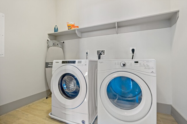 Building Photo - 1820 Fonthill Ct