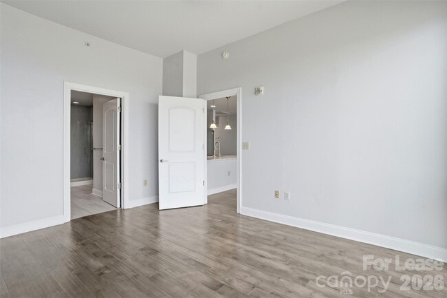 Building Photo - 701 Royal Ct