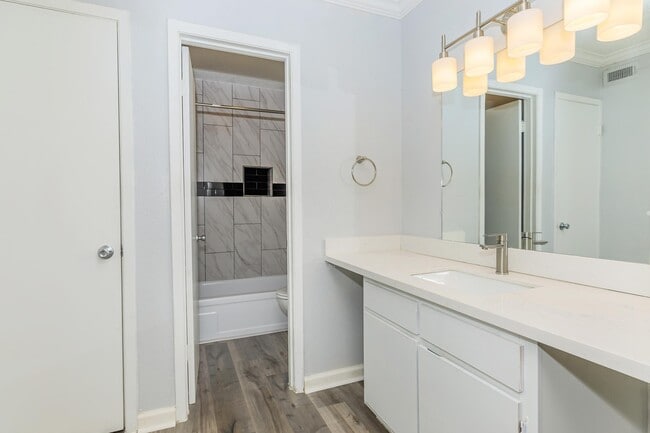 Building Photo - Step Into Style – Upscale Living Starts Now!