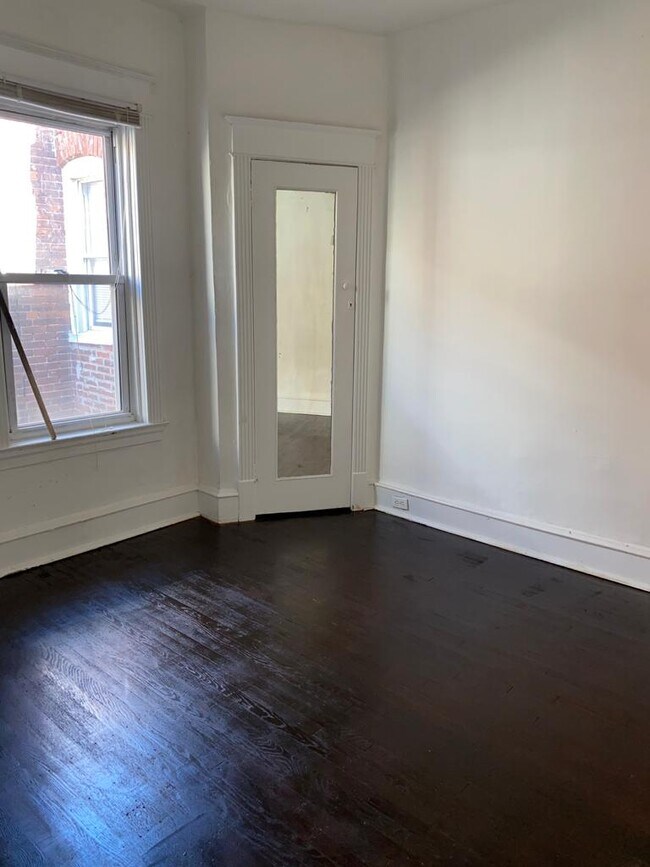 Building Photo - 4823 Walnut St