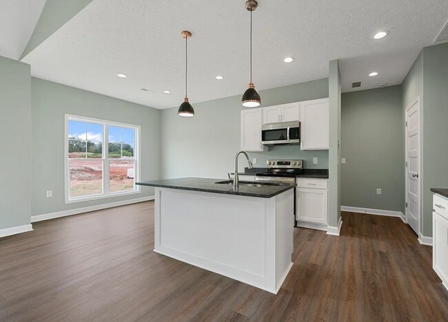 Building Photo - 2583 Cedrus Ave