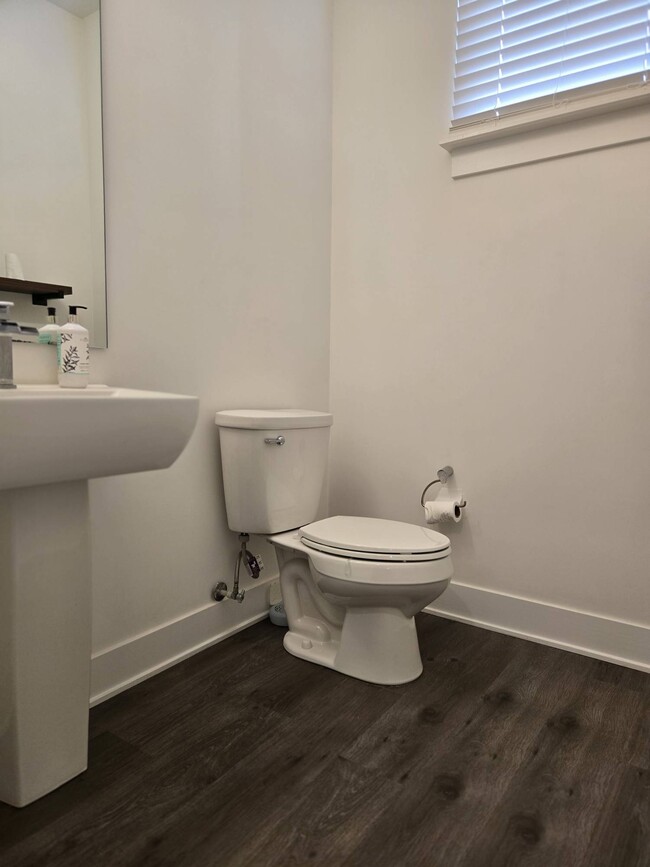 Building Photo - 1876 McQuat Pl