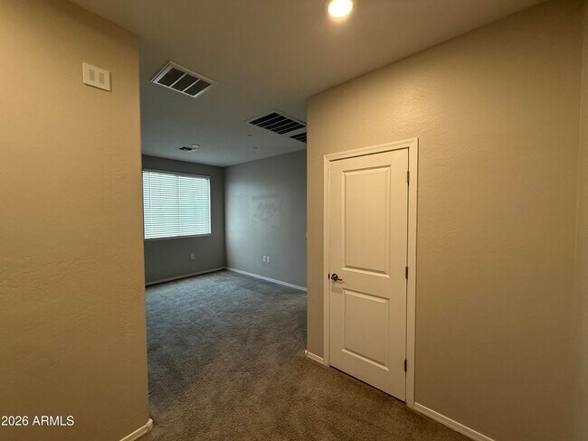Building Photo - 2669 S Peppertree Dr