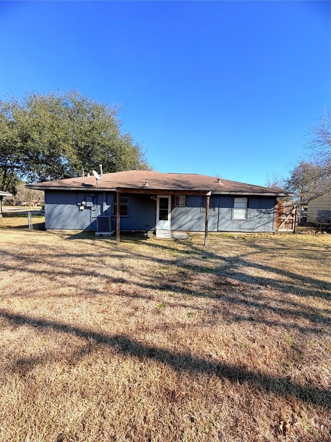 Building Photo - 207 Inwood Ln