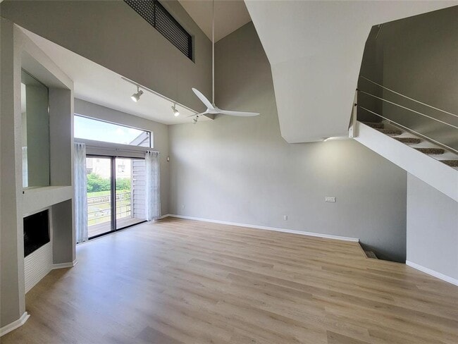 Building Photo - 18309 Sandy Cove Dr