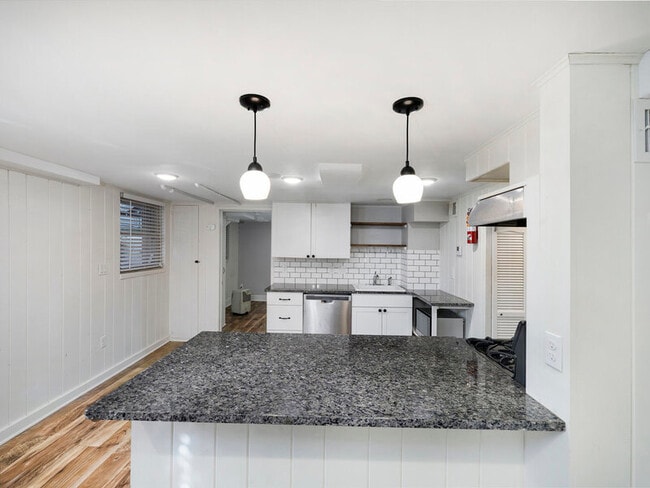 Building Photo - 1612 S 32nd Ave