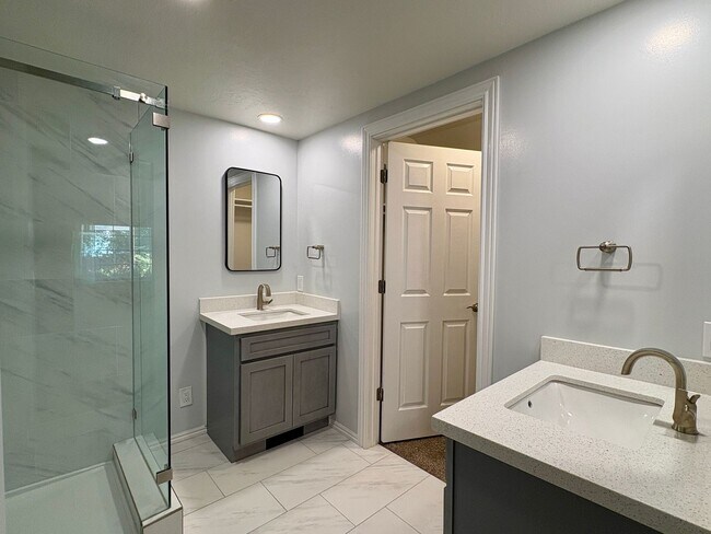Building Photo - 1453 E Vintry Cir