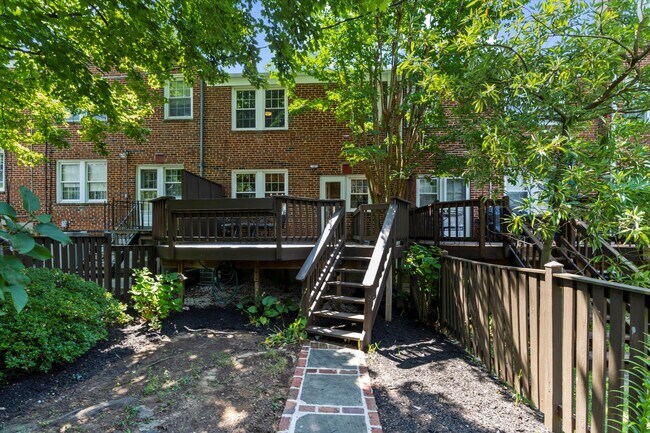 Building Photo - 218 Blenheim Rd