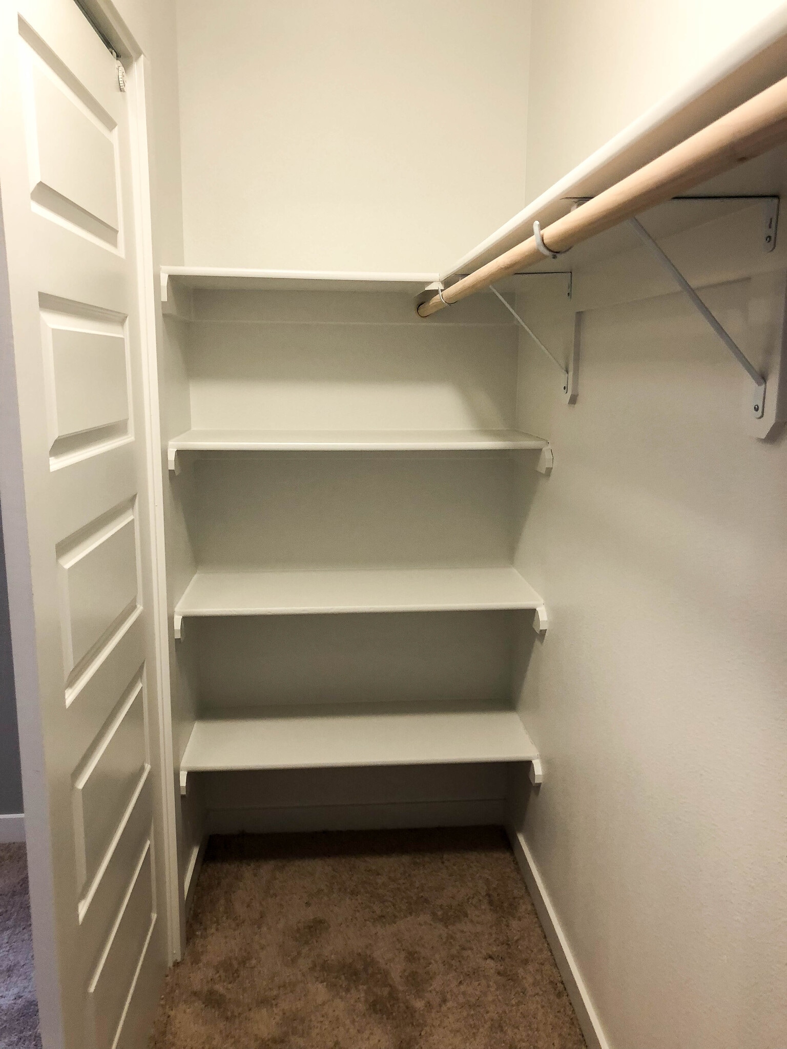 Walk In Closet - 1406 N Parkway Ave