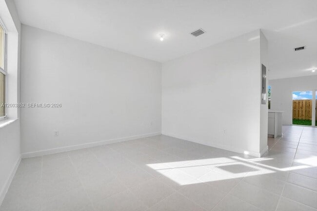 Building Photo - 2619 SE 28th Dr