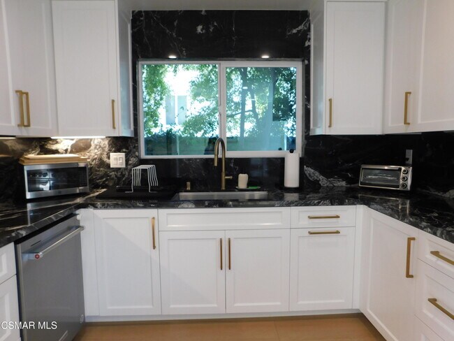 Building Photo - 30024 Quail Run Dr