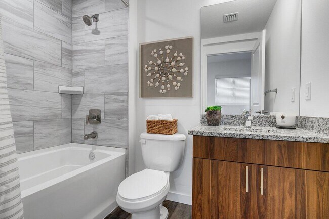 Building Photo - 4250 Lakewood Rd