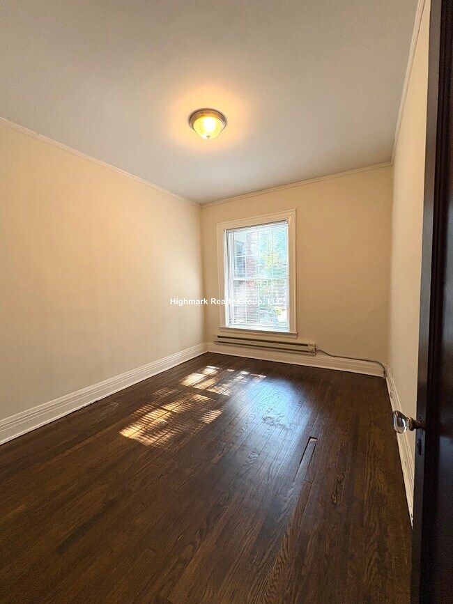 Building Photo - 945 Judson Ave