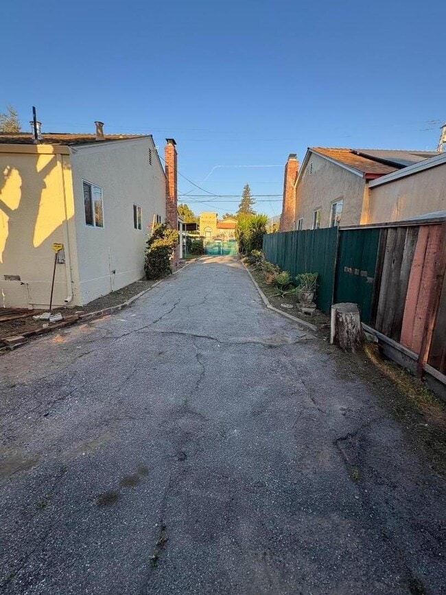 Building Photo - 277 Kirk Ave