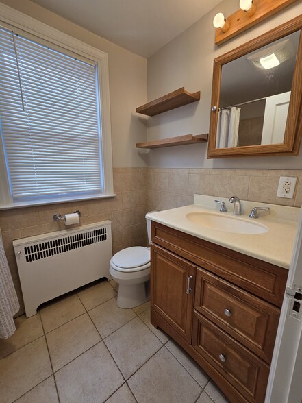 Building Photo - 204 Greenbriar Ln