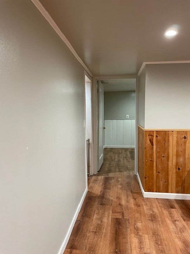Building Photo - House For Lease