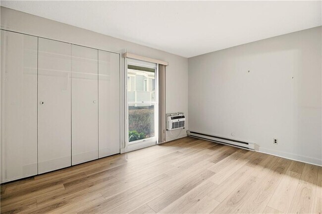 Building Photo - 388 S Main St