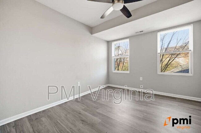 Building Photo - 703 W 29th St