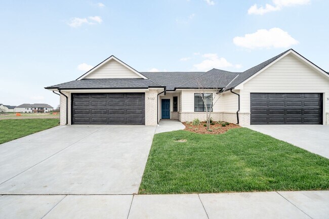 Primary Photo - Beautiful Villa in Independent Senior Livi...