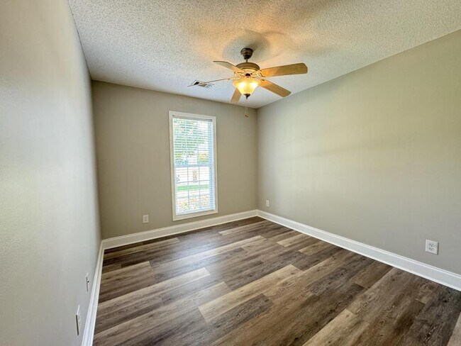 Building Photo - 204 Mahan Dr