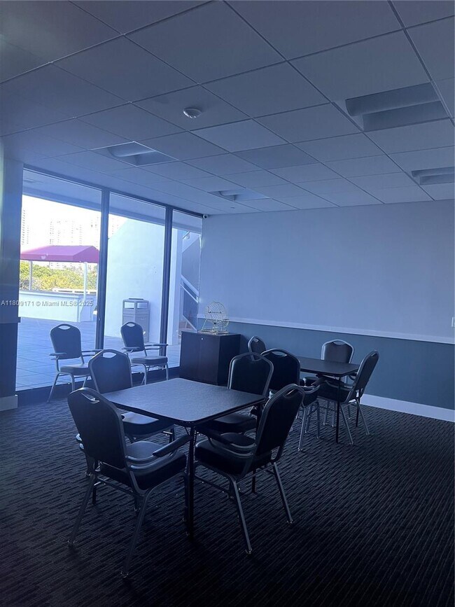 Building Photo - 3625 N Country Club Dr