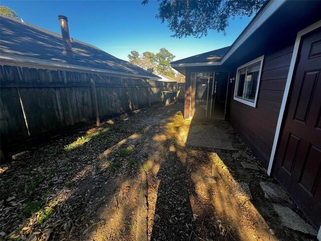 Building Photo - 22119 Diane Dr
