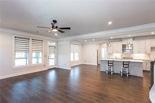 Building Photo - 5015 Montes Ln