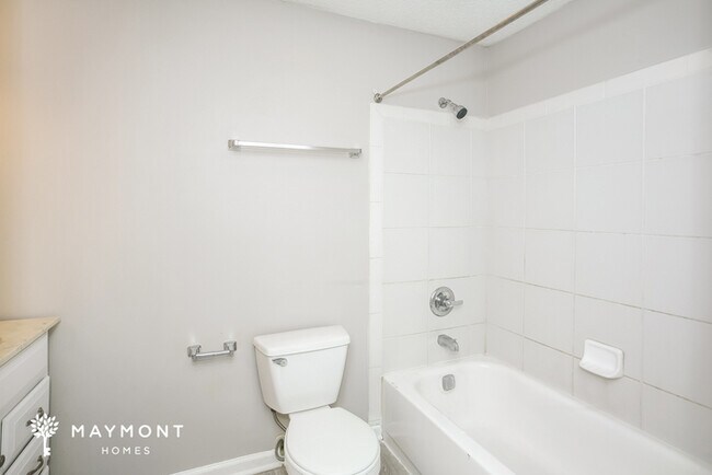 Building Photo - Lovely 3 Bedroom in Indianapolis