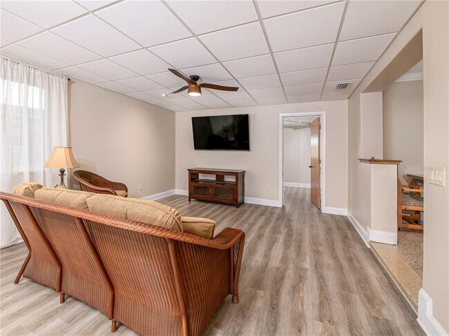 Building Photo - 907 Hillside Terrace