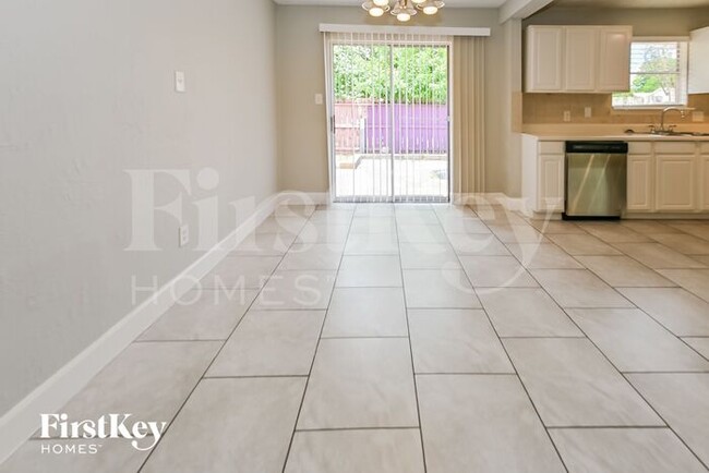 Building Photo - 3843 Buckhurst Dr
