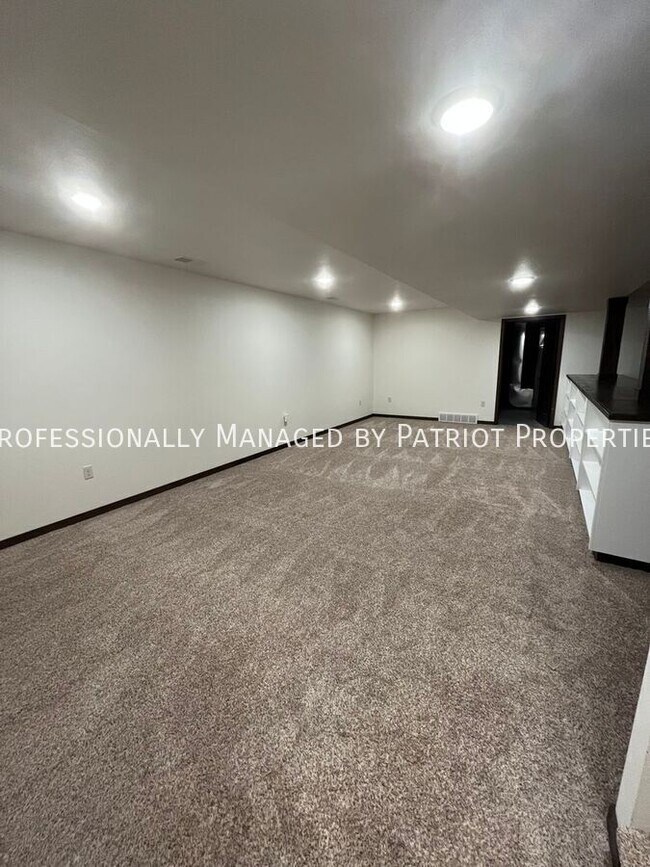 Building Photo - 245 Alyssa St