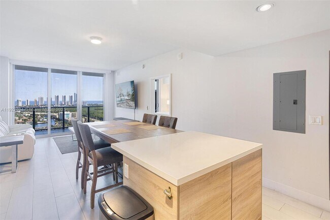 Primary Photo - 16385 Biscayne Blvd