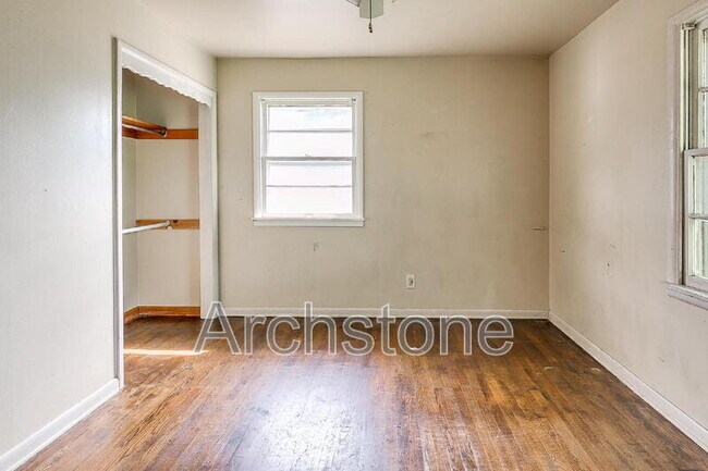 Building Photo - 724 General Senter Dr