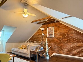 Building Photo - 141 N Plum St