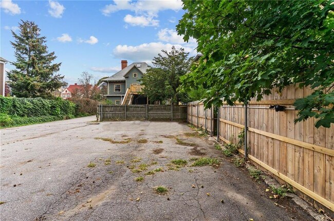 Building Photo - 159 Camp St