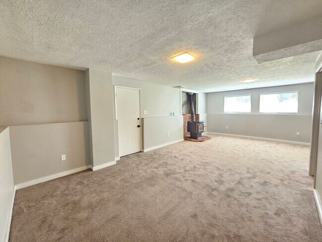 Building Photo - 1721 E 58th Ave