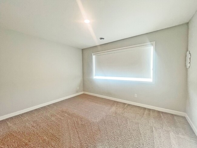 Building Photo - Sparkling Like-New 2-story w/ Full Walkout on Pond with Office-Bedroom 6, Pets OK!