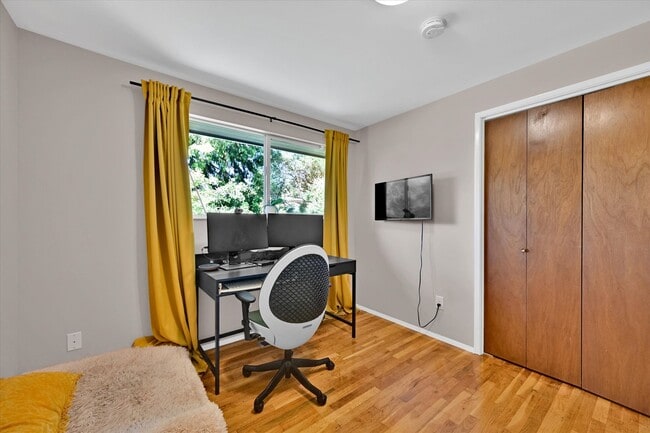 Building Photo - 7/1 Kent East Hill 4 bedroom rambler with ...