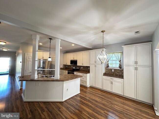 Building Photo - 6504 Feather Edge Court