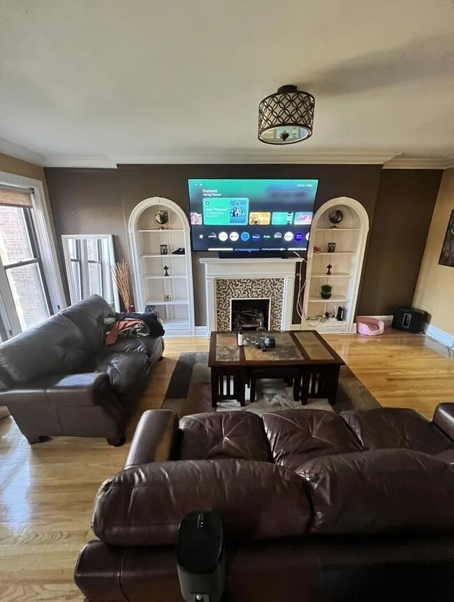 Building Photo - 6830 S Paxton Ave