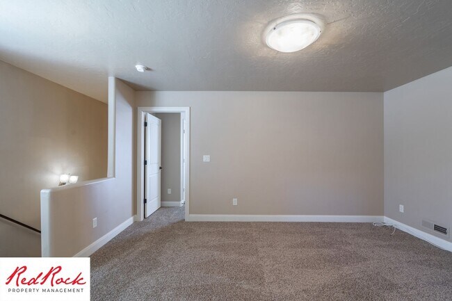 Building Photo - Dog Friendly, Pleasant 4 Bedroom, 2.5 Bathroom Townhome