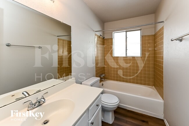 Building Photo - 10811 Forest Leaf Dr