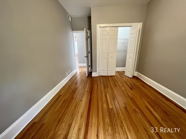 Building Photo - **Application Pending** 2 Bed 2 Bath / Oak...