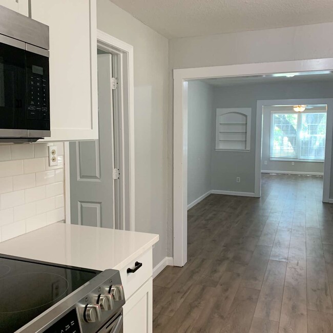 Building Photo - 505 E Heron St