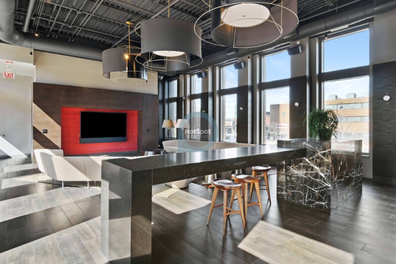 Building Photo - 385 N Desplaines St