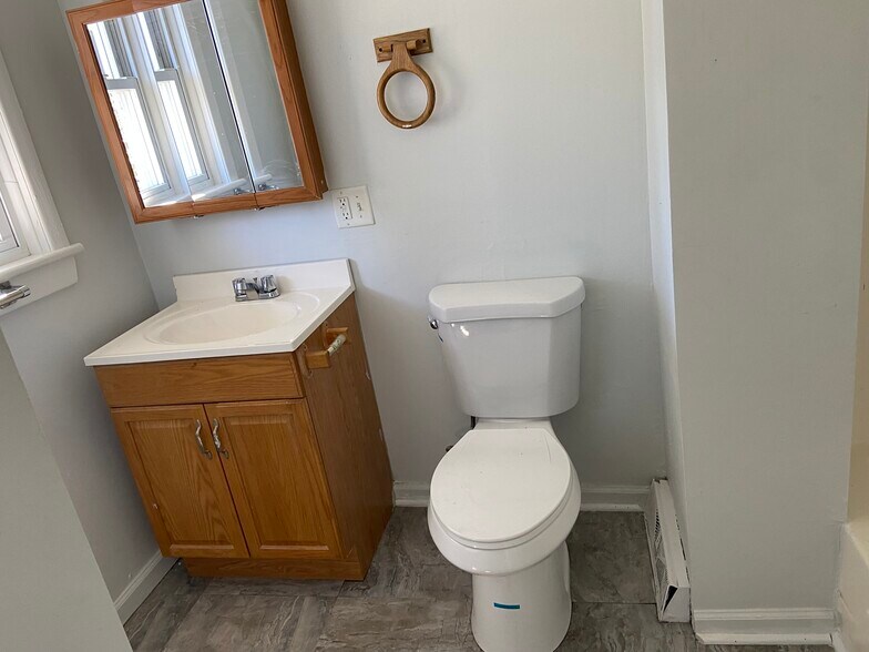 Building Photo - 1300 6th Ave