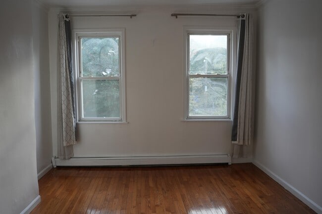 Building Photo - 40 Van Reypen St